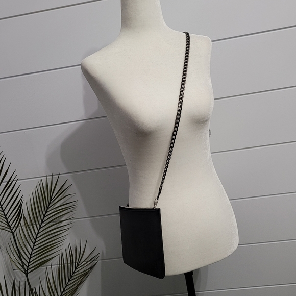 SOLD Neverfull Pouch with Inclusions- Epi Noir - Picture 3 of 16